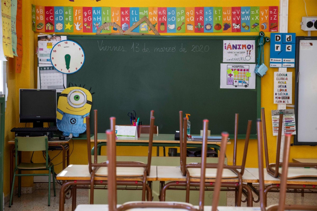 Un aula vacia de un colegio de Villanueva del Río Segura, Murcia, días después de la declaración del estado de alarma por la Covid-19